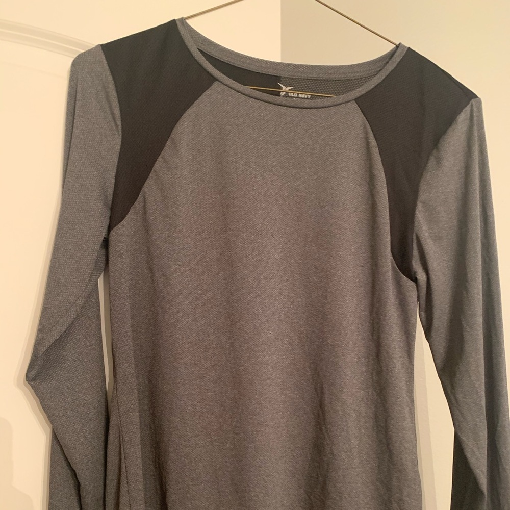 Old Navy dry fit women’s long sleeved top.